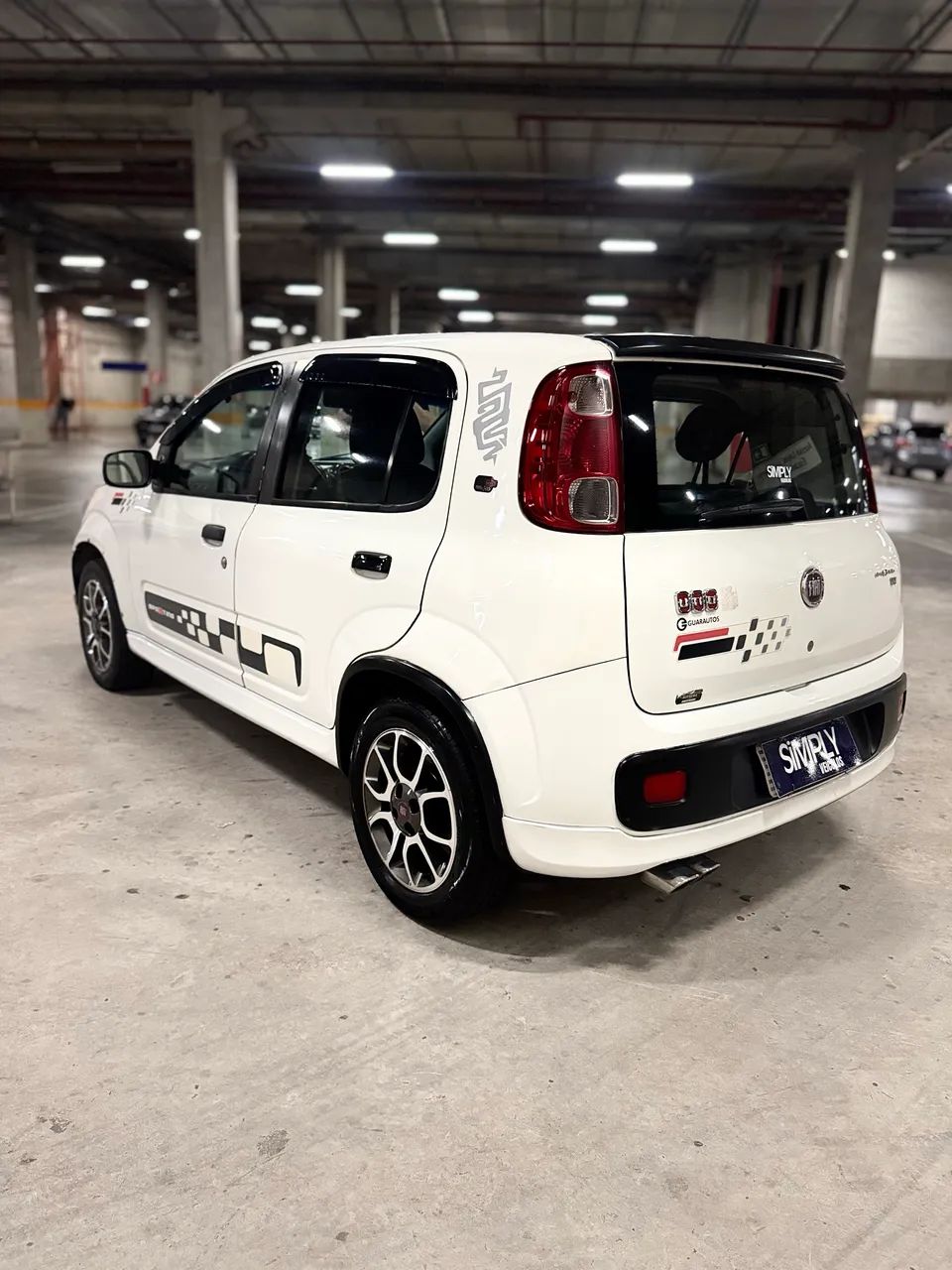 Fiat Uno Sporting 1.4 EVO Fire Flex 8V 4P 2012 - Foto 3