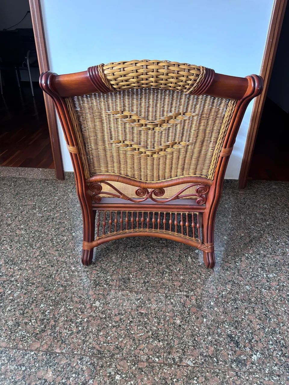 Poltronas de ratam bem conservadas - Foto 2