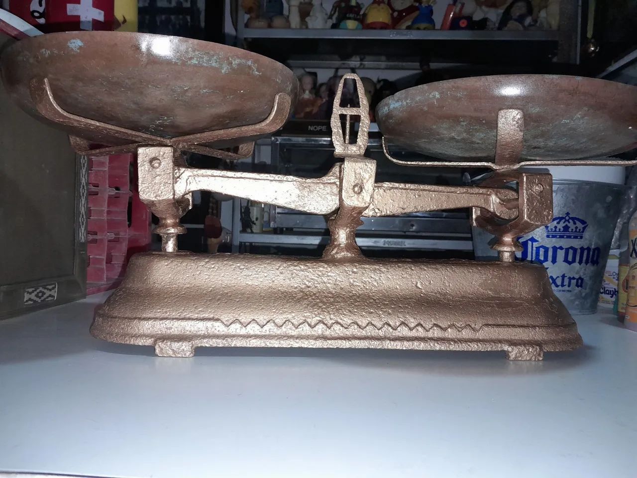 Balança antiga de pratos com 3 pesos  - Foto 3