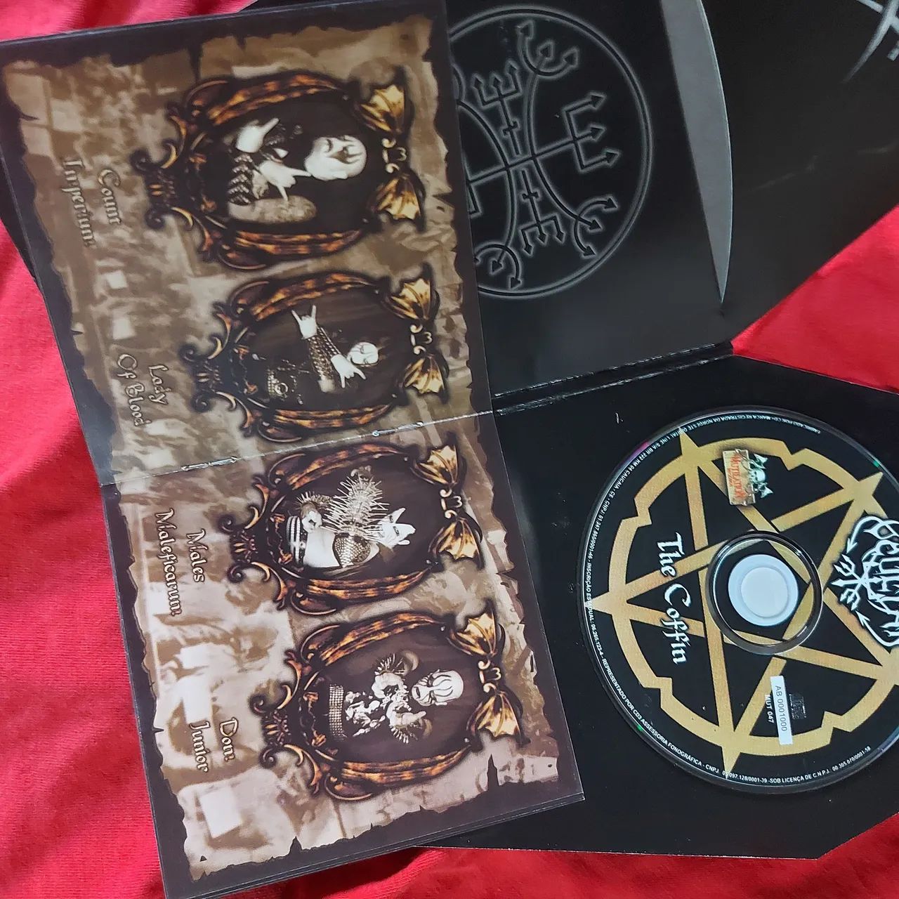 CD Ocultan The Coffin, formato caixão, novo! - CDs, DVDs etc