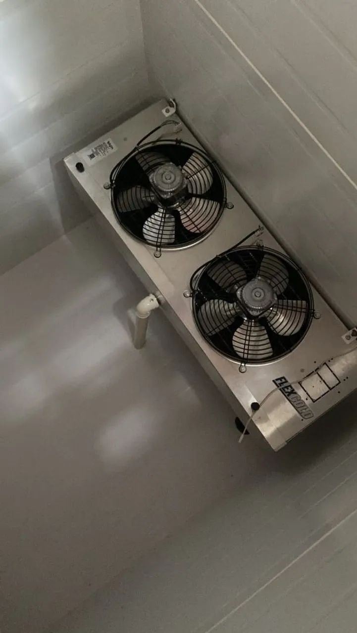 Camera fria pouco usada