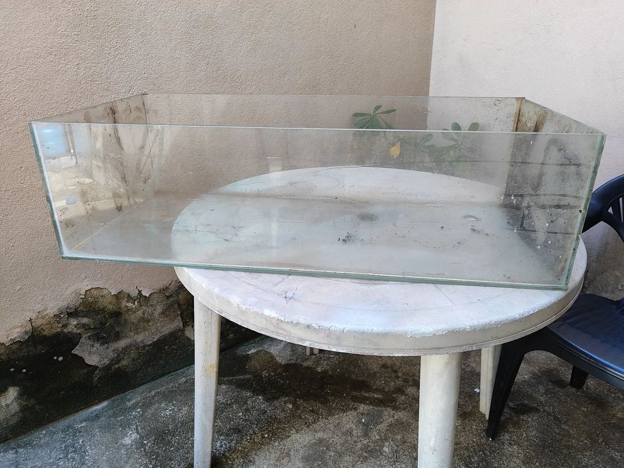 Vende-se aquário e vidros para aquário.