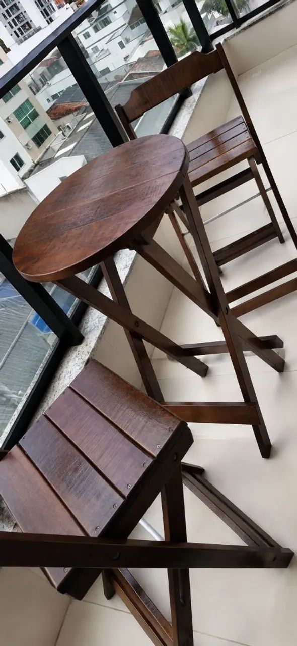 Mesa de Madeira + 2 Cadeiras