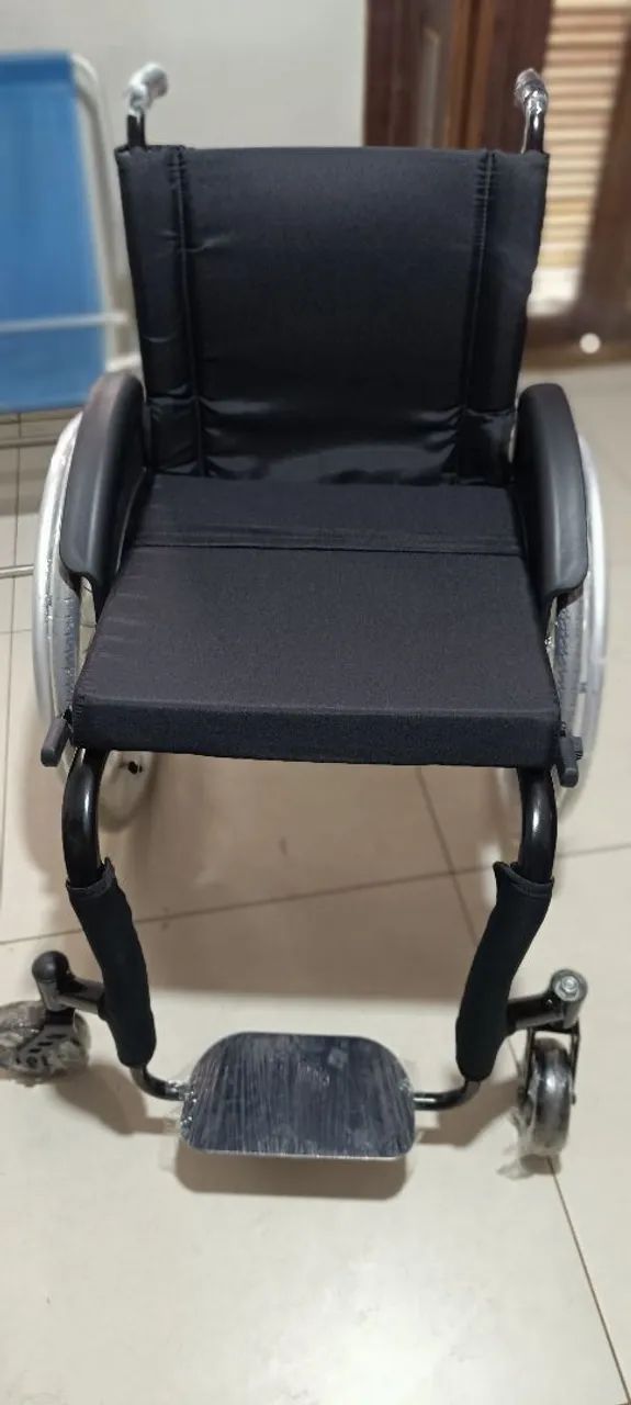 Cadeira de rodas Ortomobil (nova) - Foto 3