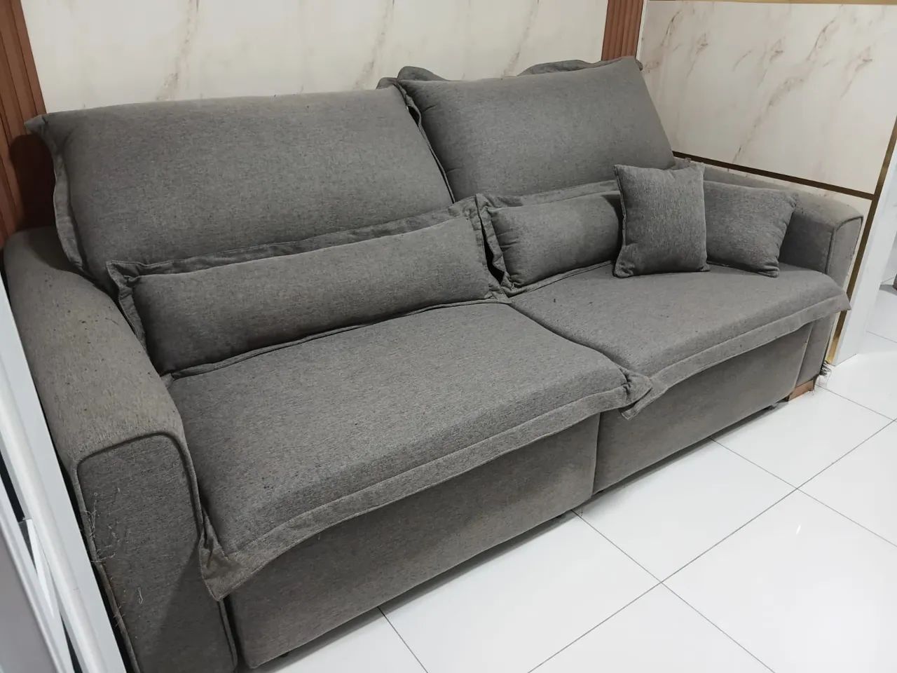 Vendo sofa semi novo no linho. - Foto 2