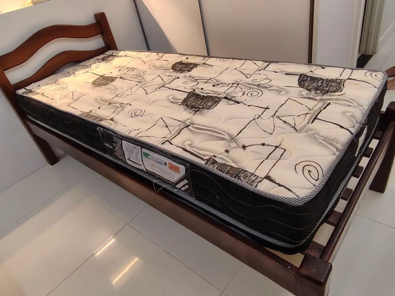 Cama de madeira e colchão Ortobom  - Foto 2