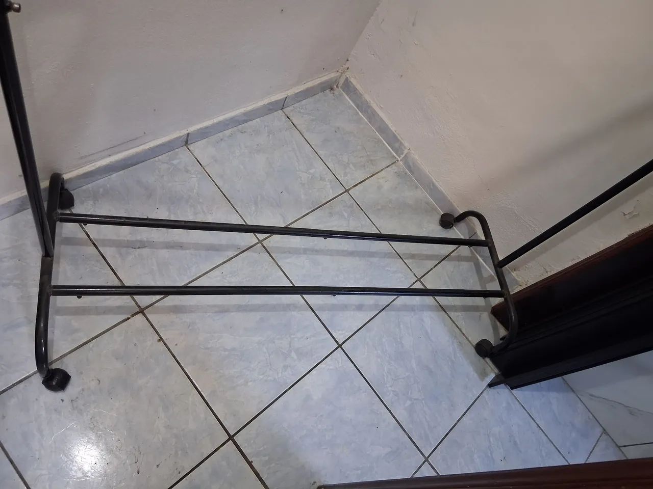 Arara de roupas de metal - Foto 3