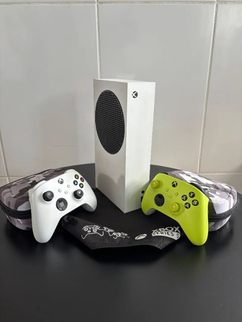 Xbox Series S + 2 controles + cases + capa - extremamente novo
