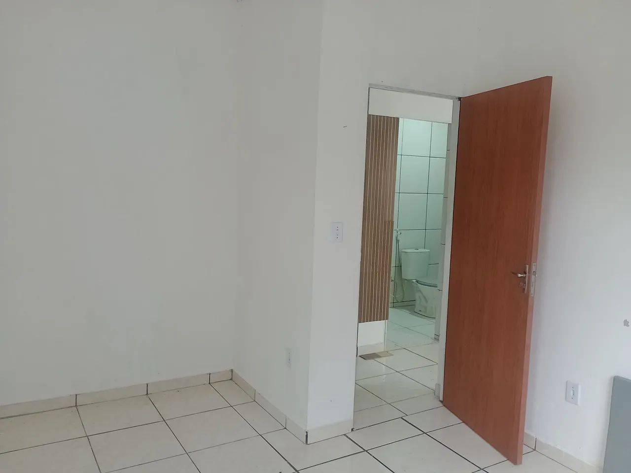 Alugo casa de um quarto 