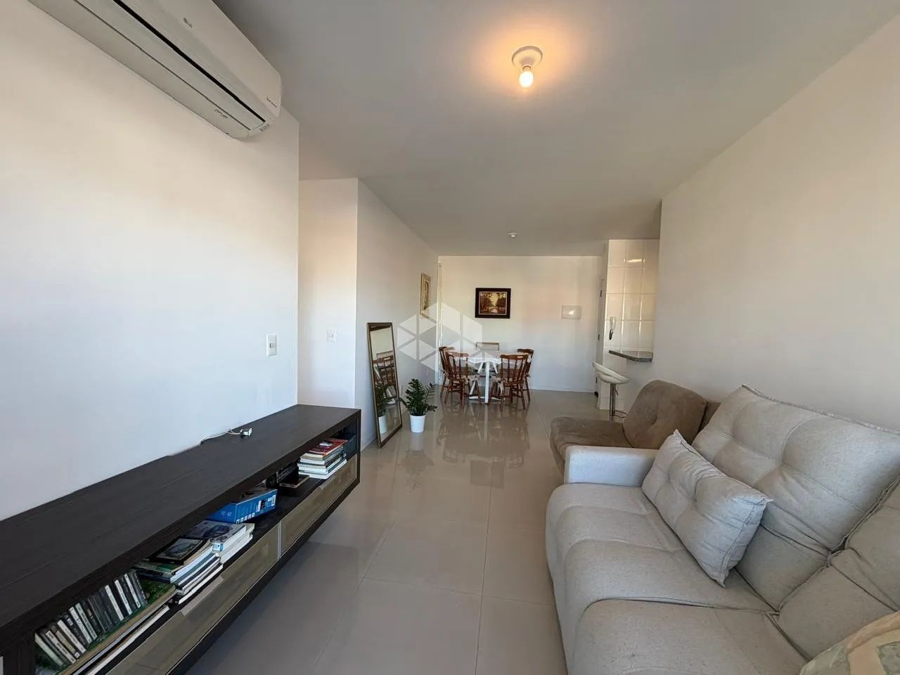 APARTAMENTO COM 3 QUARTOS SENDO 1 SUÍTE 1 VAGA DE GARAGEM NA TRINDADE FLORIANÓPOLIS - Foto 3