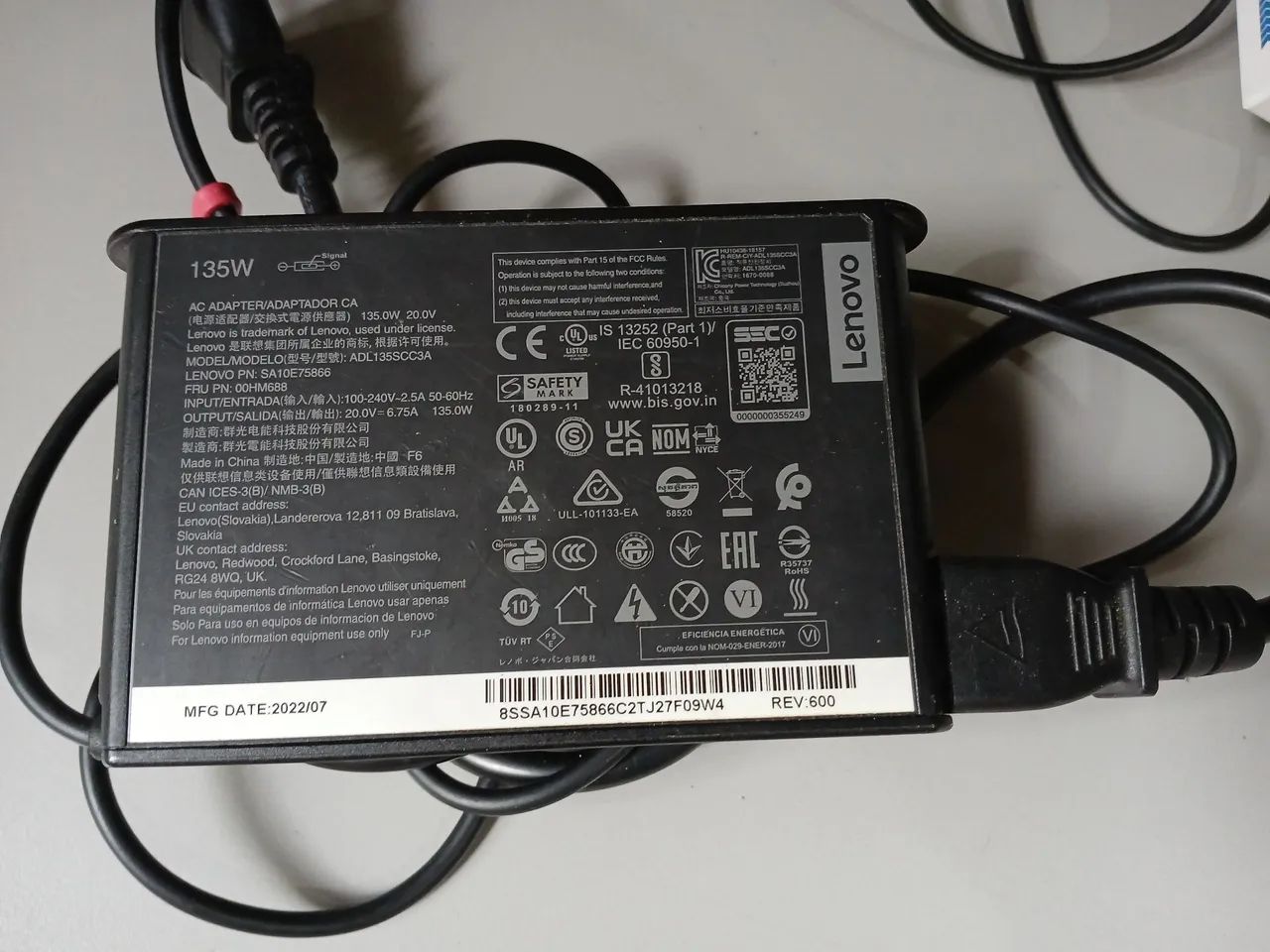 Fonte 135W p/ notebook Lenovo