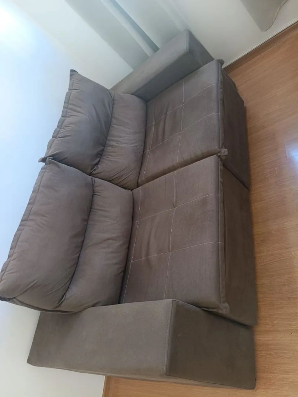 Sofá Retrátil cor Marrom 