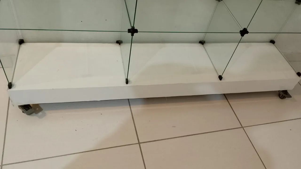 Expositor de vidro com rodinhas - Foto 2