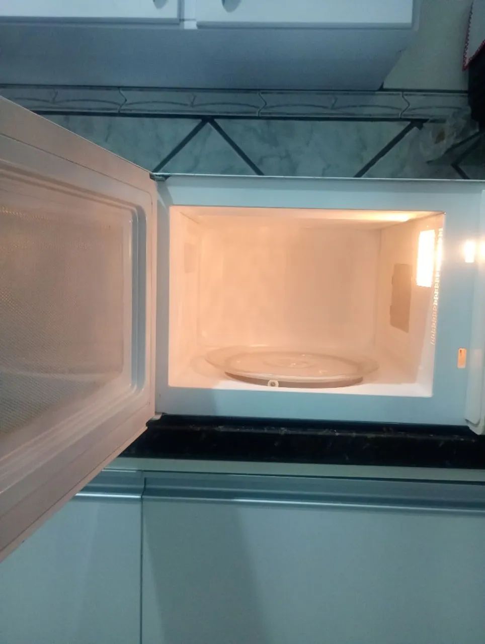 Microondas Electrolux 31 litros. - Foto 2