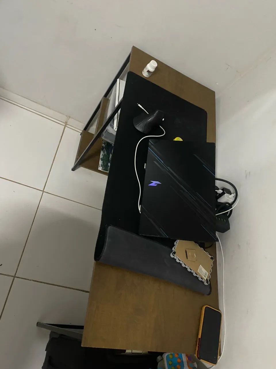 Mesa e cadeiras de escritório  - Foto 2