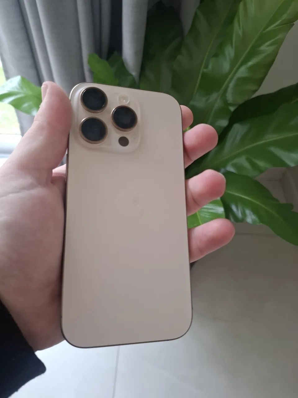 iPhone 16 Pro Titânio Desert