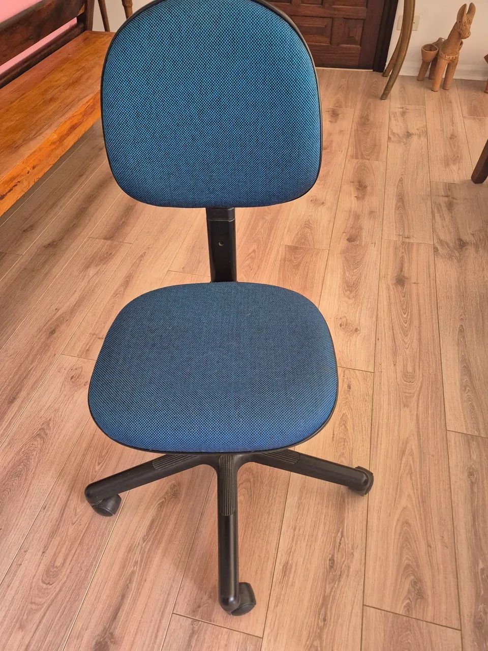 Cadeira escritorio Giratoria Executiva Marca Tocco - Rodas - Azul - Foto 5