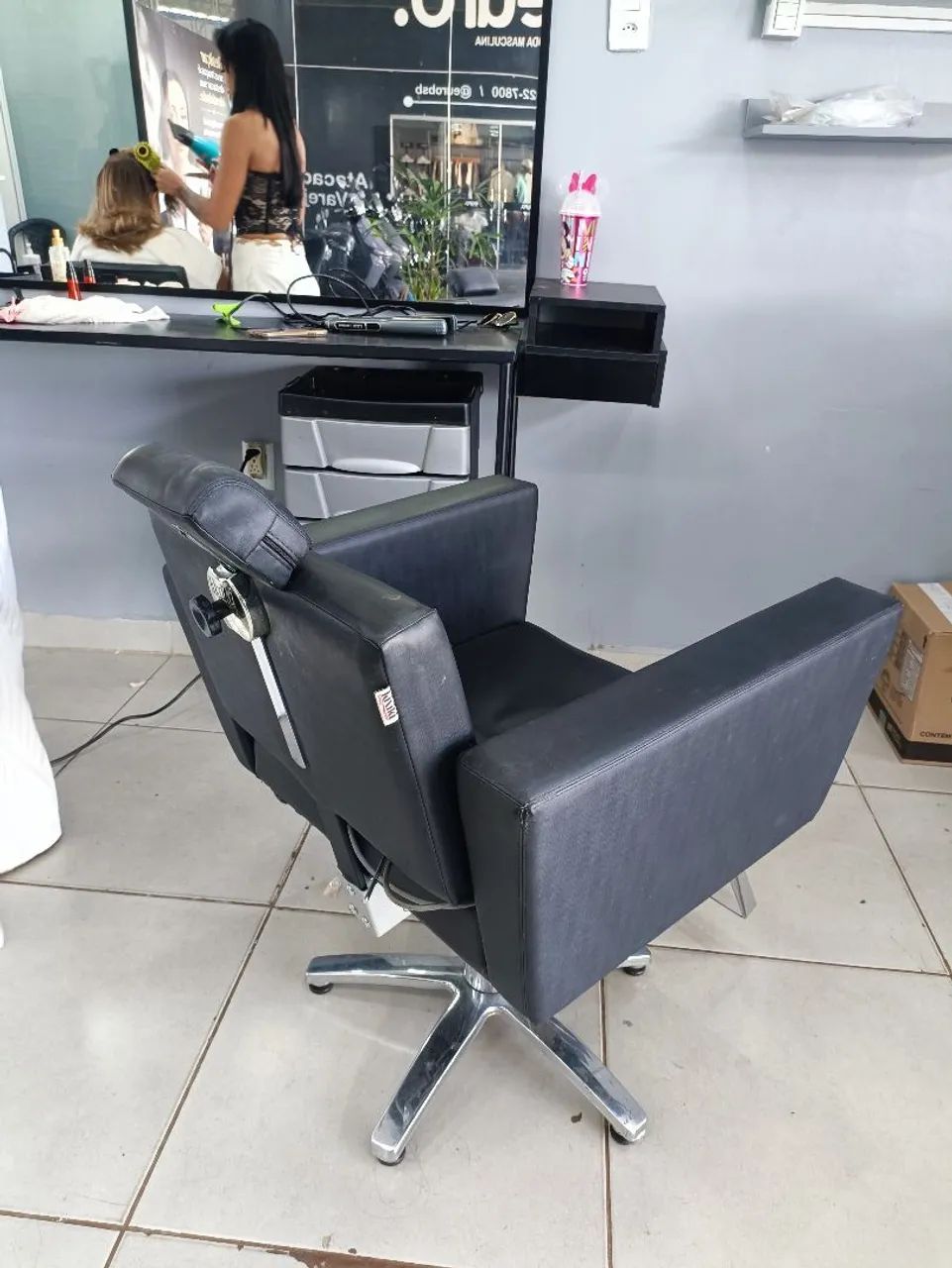 Cadeira de barbeiro/cabeleleira  - Foto 3
