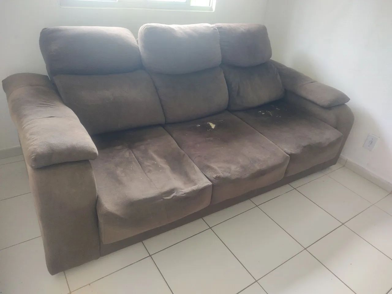 Vendo sofá retrátil 3 lugares  - Foto 2