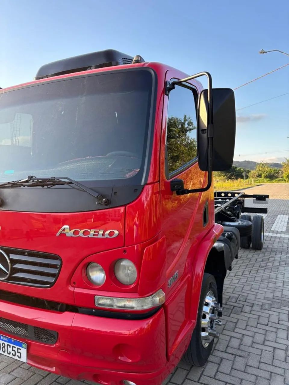 Caminhão Accelo 915 vermelha - Foto 3