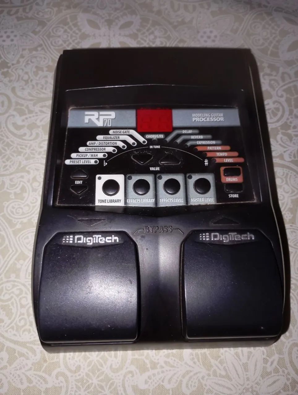 Pedaleira multi efeito DIGITECH RP70-01 