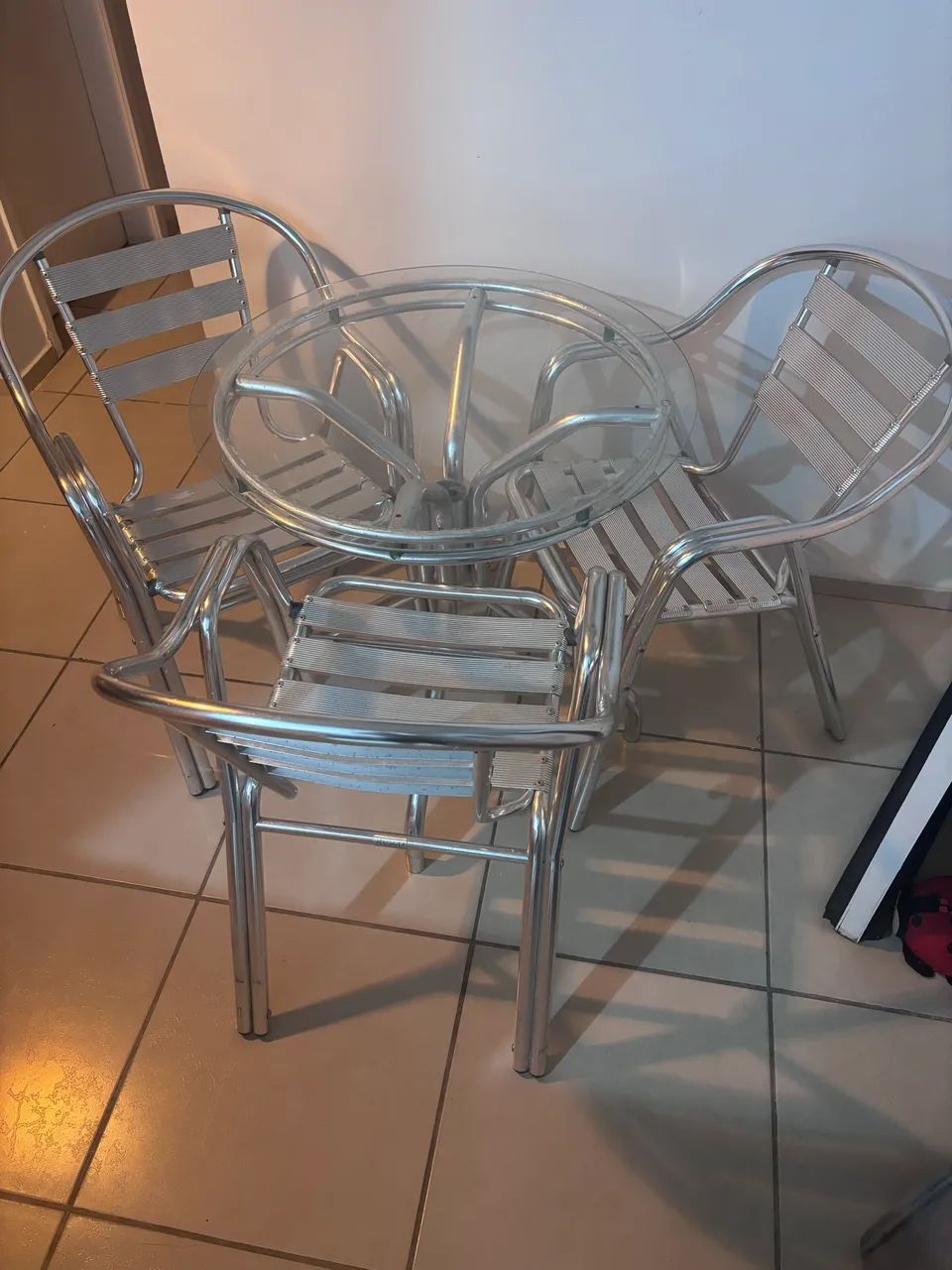 Mesa de alumínio resol com 4 cadeiras