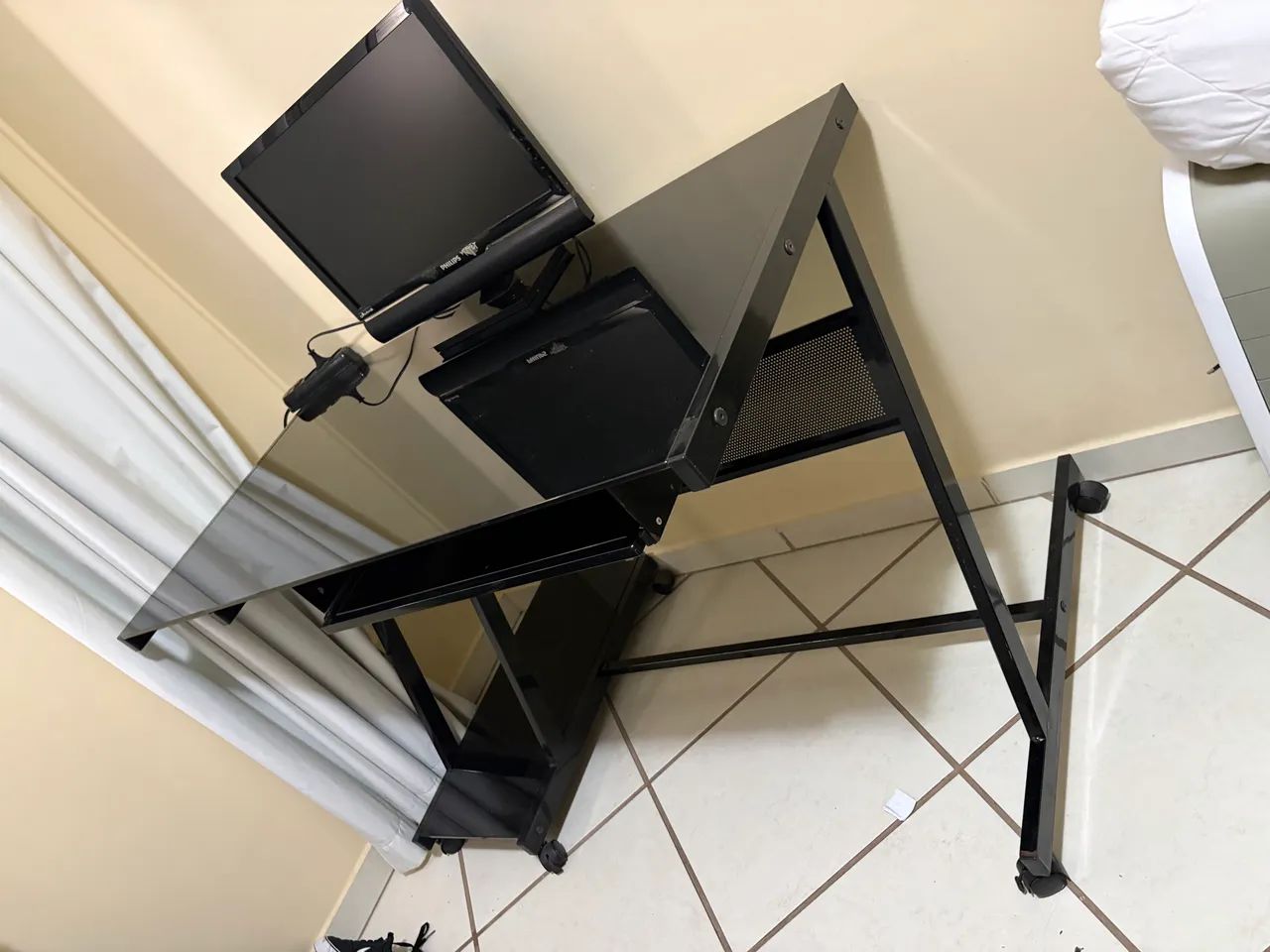Vendo mesa para computadores e outros  - Foto 2