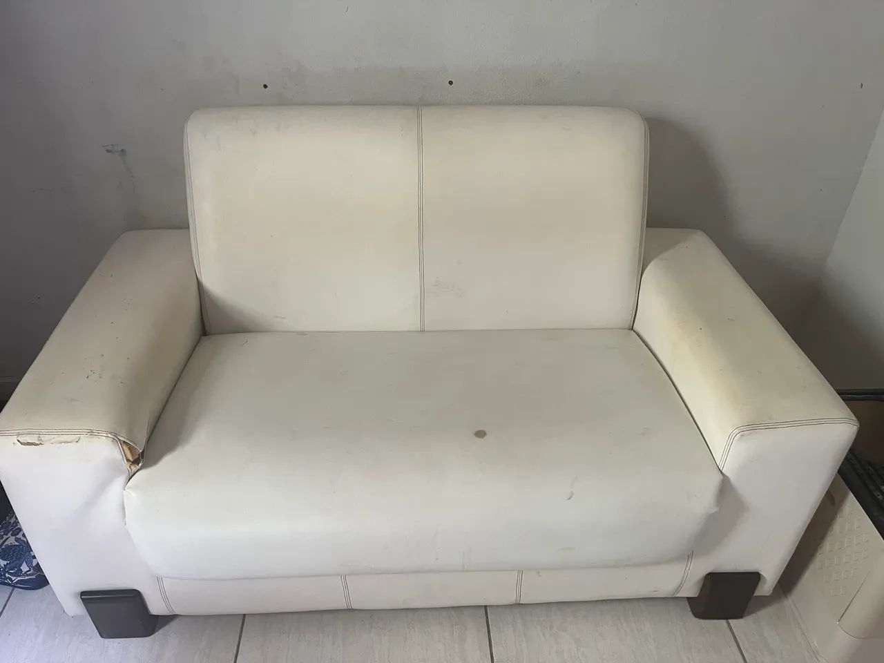 sofa couro branco antigo - Foto 2