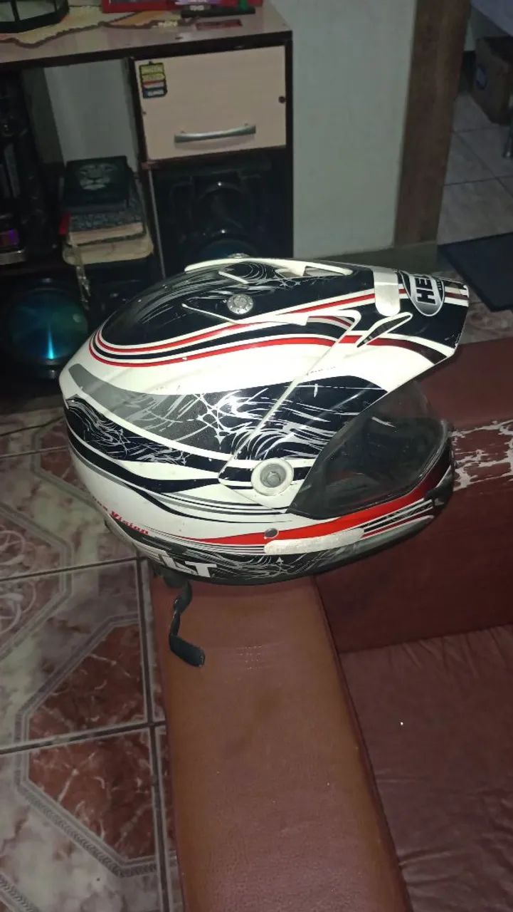 1 capacete Helt (usado) em bom estado por R$ 150,00
