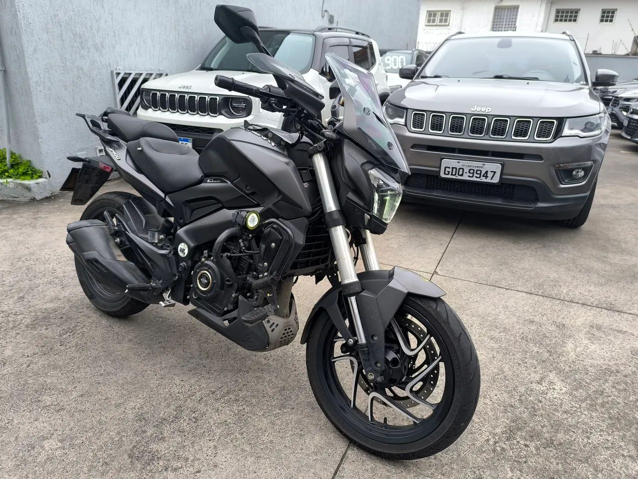 Dominar 400 