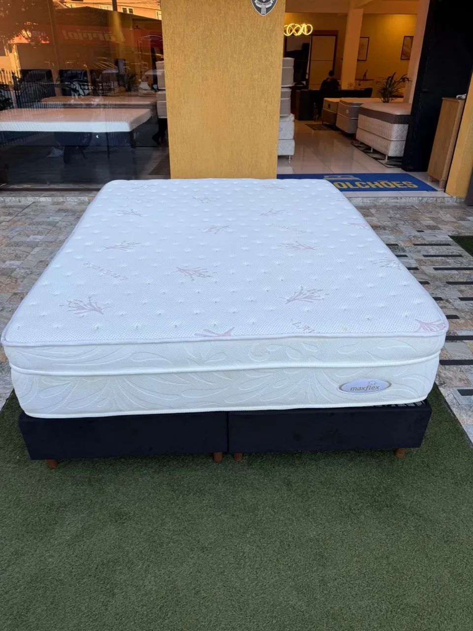 Cama box Queen SIZE MAXFLEX COM COLCHÃO LÁTEX SEMINOVO  - Foto 3