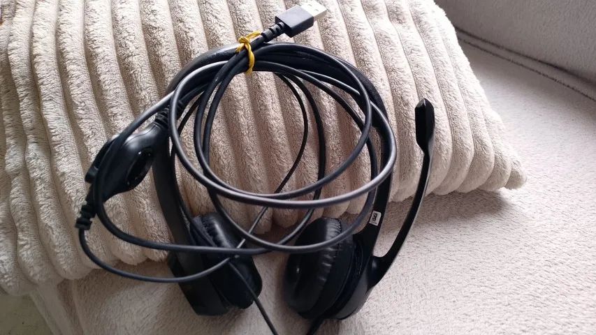 Headset Logitech  H390 USB com microfone e controle de volume