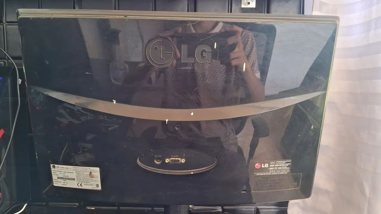 Monitor LG Flatron E1940 18,5? VGA - Funcionando - Foto 3