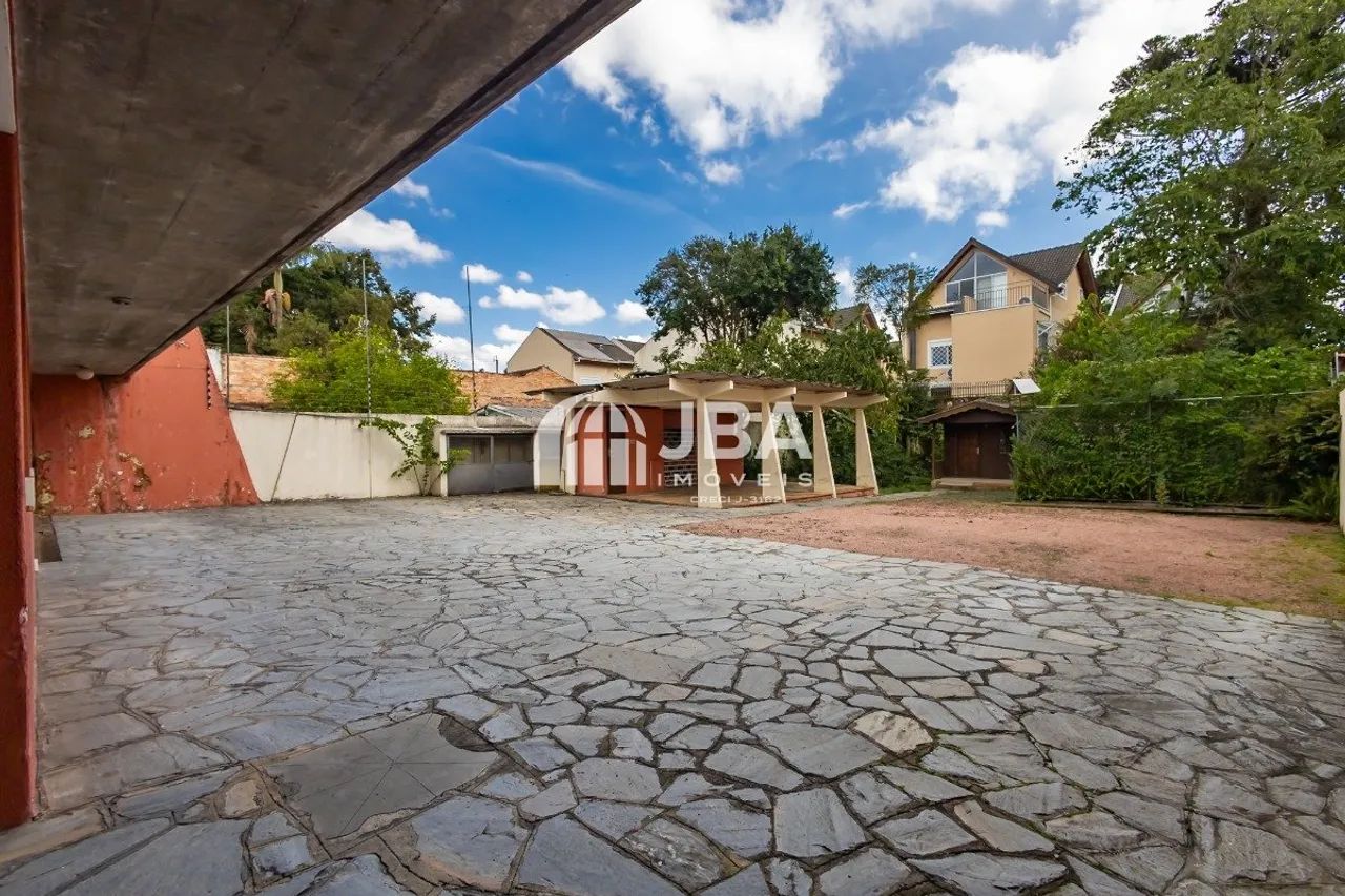 CASA COM QUINTAL, PRÓXIMA AO CENTRO! - Foto 2
