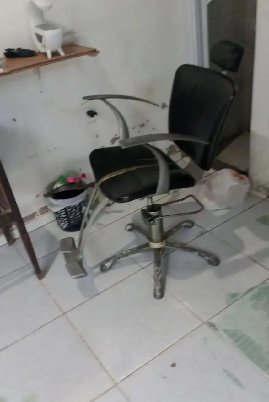 Duas cadeiras de barbearia pra vender 