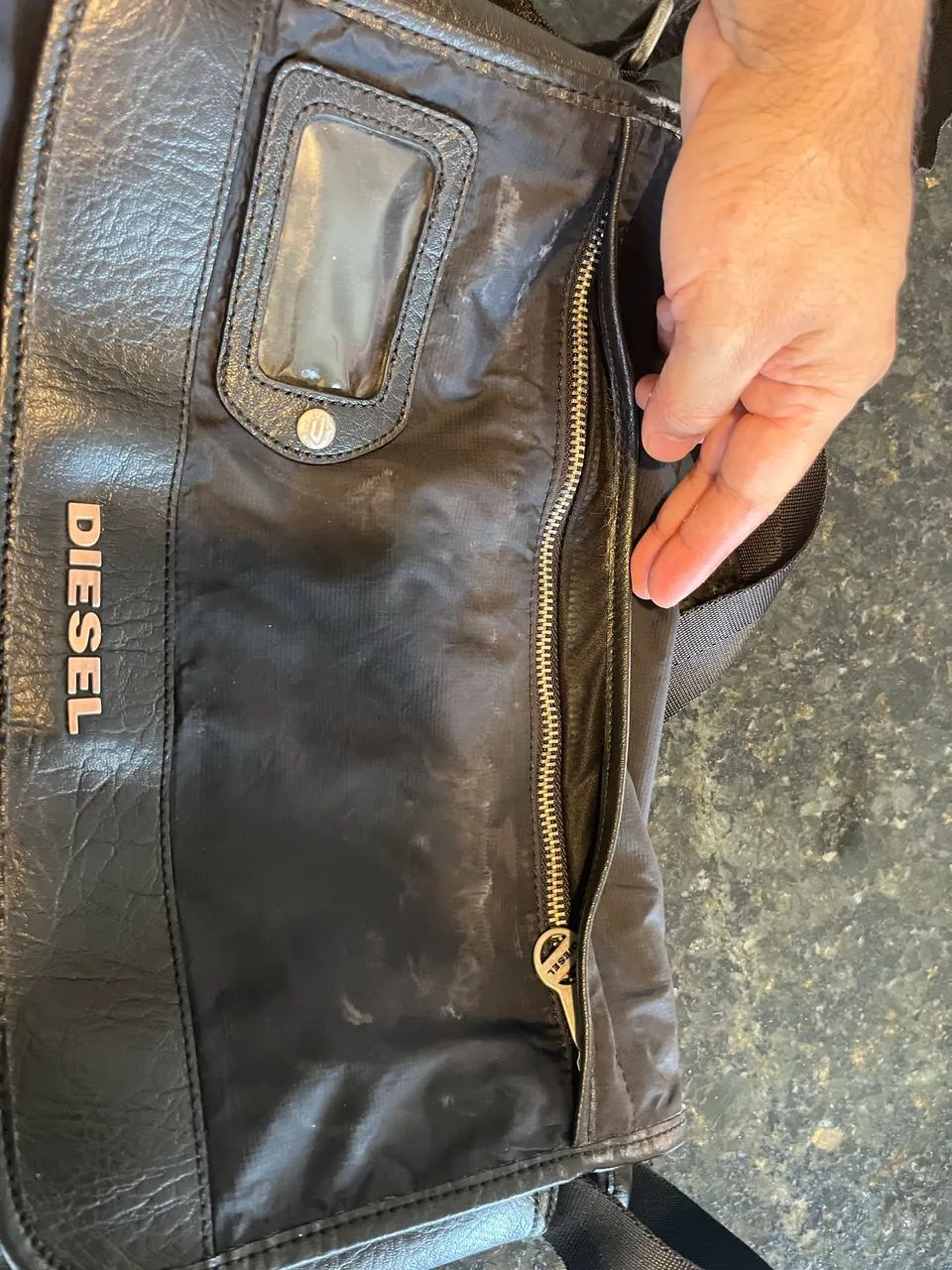 Bolsa estilo carteiro DIESEL em couro e nylon. - Foto 3