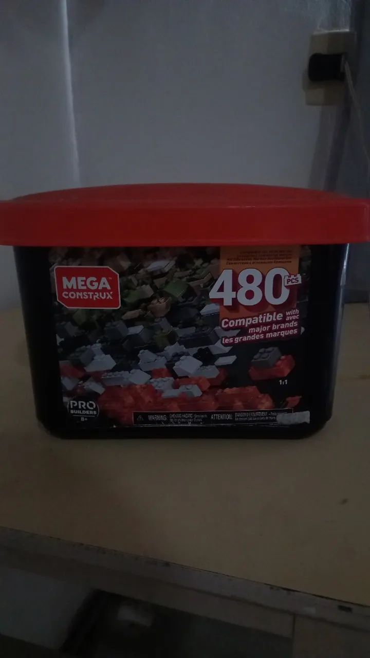 Caixa de lego com 480 peças 