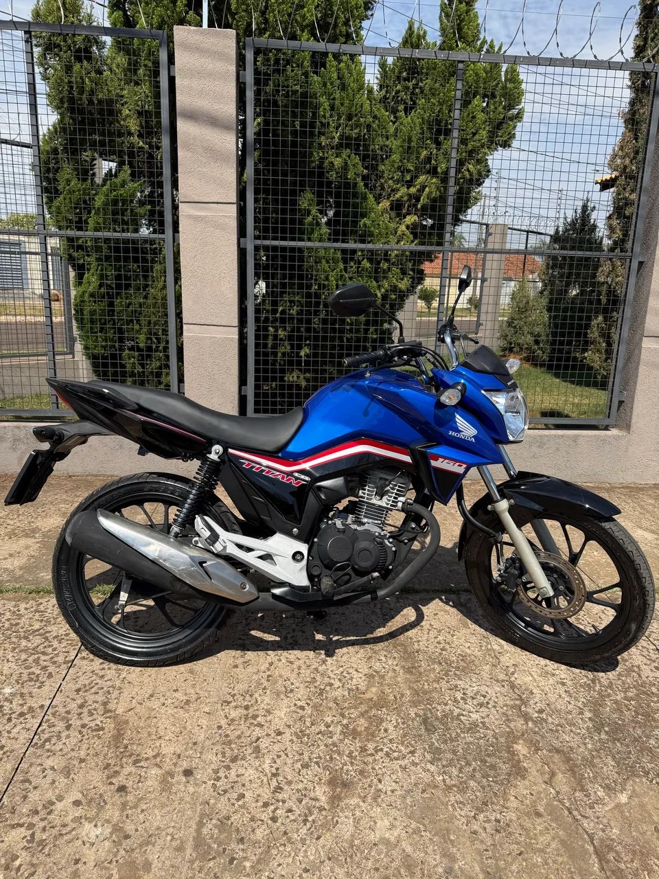 TITAN 160 