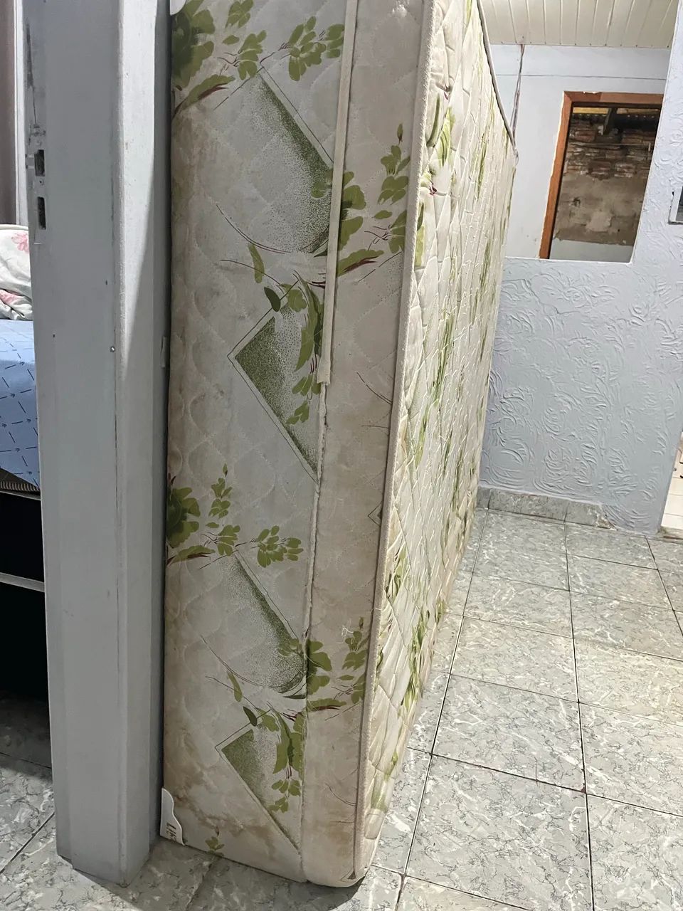     Vendo Cama de Casal - Bem Conservada