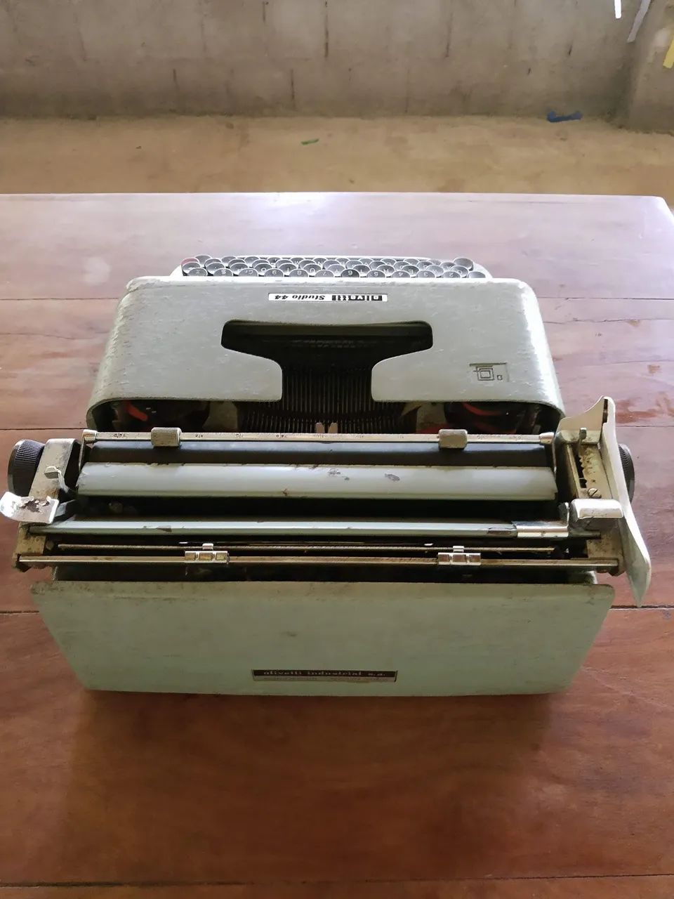 Máquina de Escrever Olivetti Studio 44 em perfeito funcionamento  - Foto 2