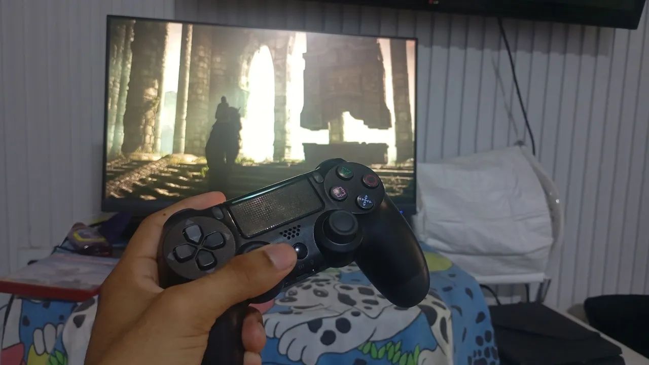 PS4 SLIM - 2 CONTROLES - Foto 3