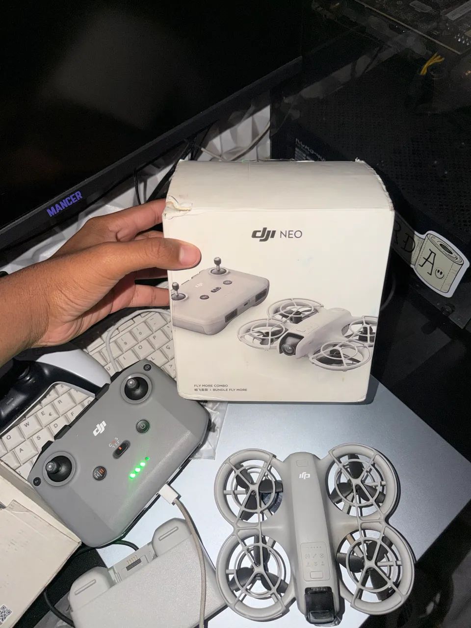Drone DJI Neo combo Fly More semi novo