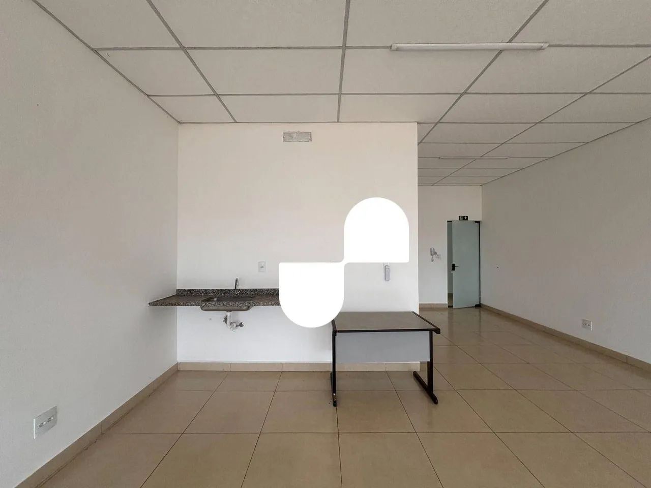 Sala Comercial Ampla - Próximo à Rodoviária de Pirassununga - Foto 4