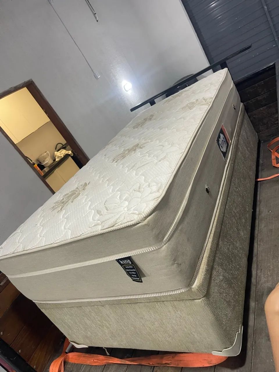 Vendo cama de solteiro com baú! - Foto 3