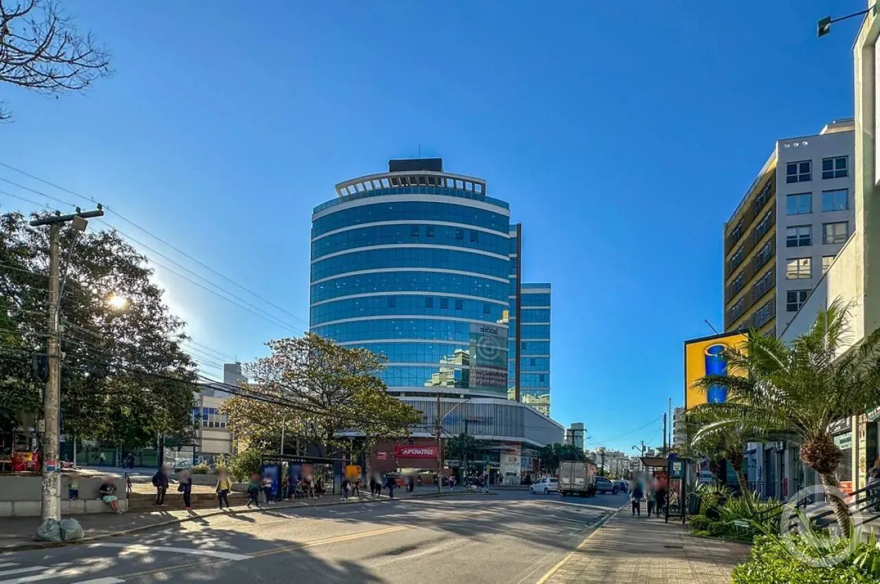 Sala comercial ampla para aluguel no bairro Trindade