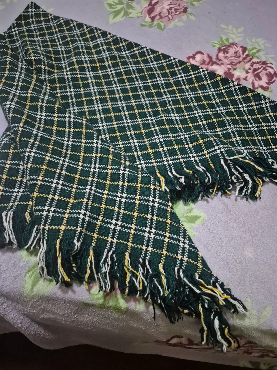Xale em tecido de lã para deixar você aquecida e  elegante.