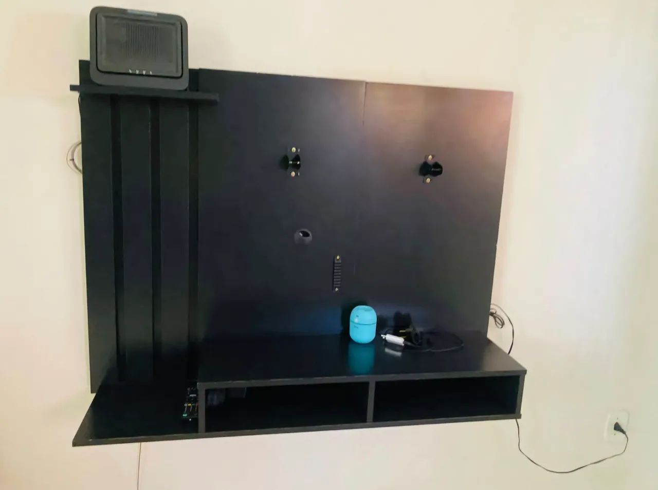 Painel de TV 45" usado preto 