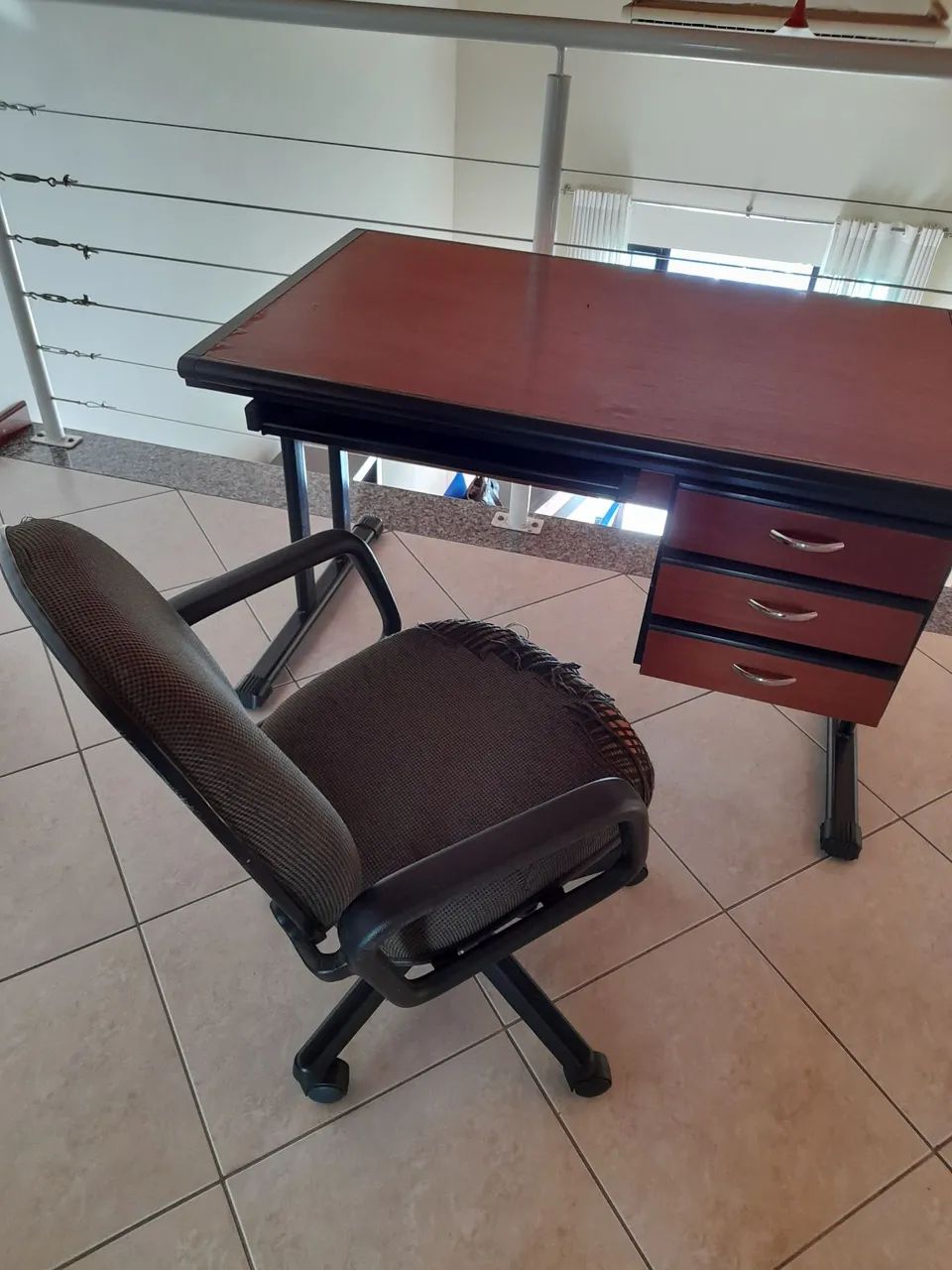 Mesa e cadeira de escritório  - Foto 3