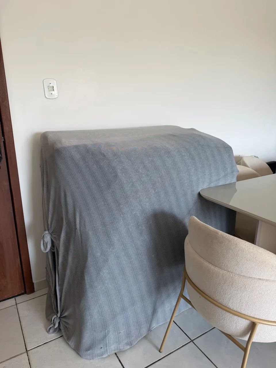Sofá retrátil cinza  - Foto 3