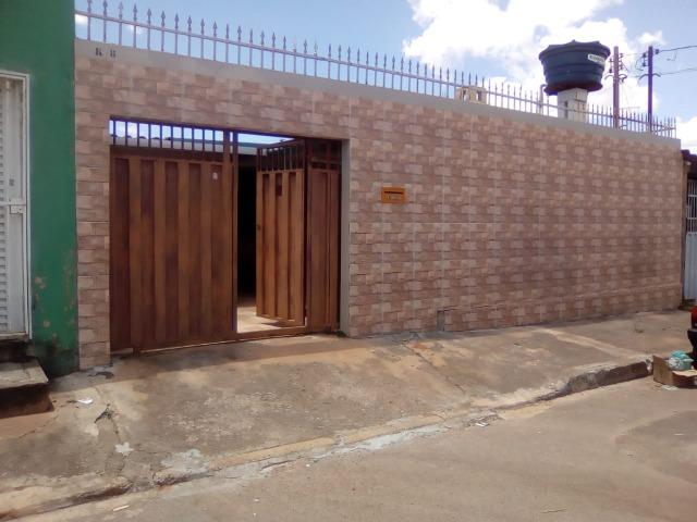 Casa QR 518 Santa Maria, 2 qts, cerâmica, forrada em pvc, churrasqueira, floreira! - Foto 9